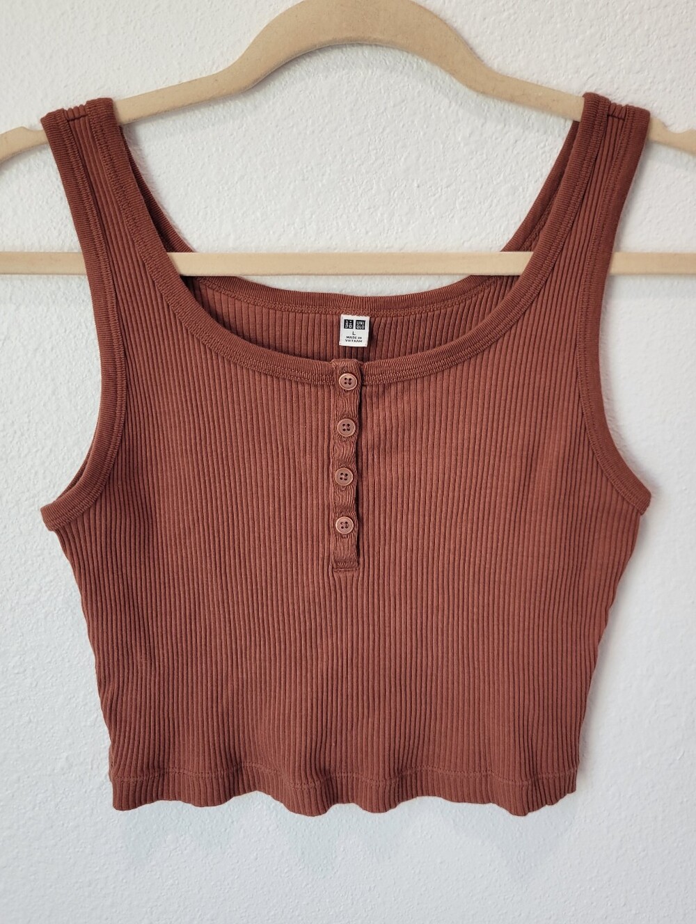Uniqlo Womens L Cropped Ribbed Tank Rust Scoop Neck Button Front Top